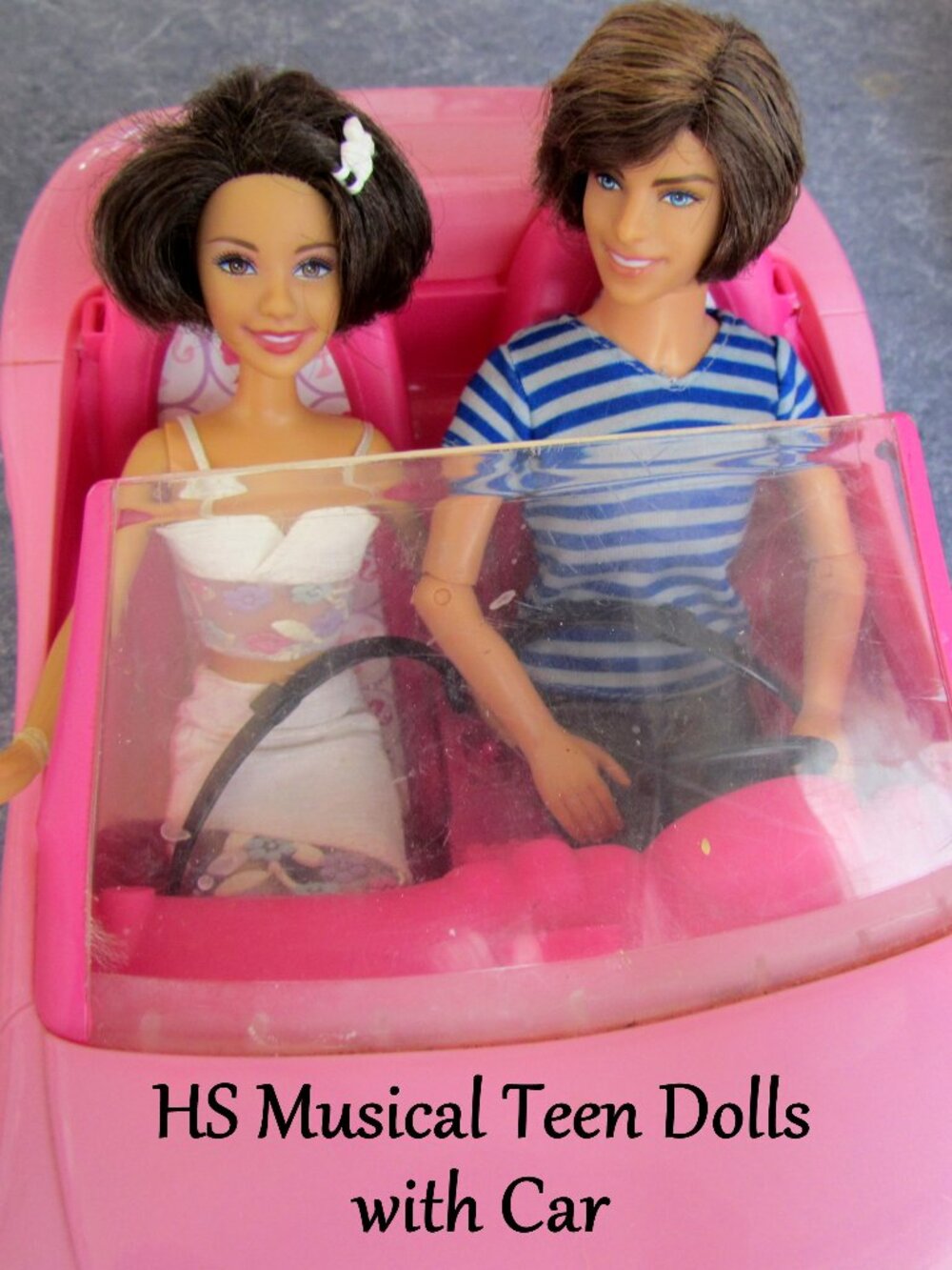 BARBIE CAR + 2 HS MUSICAL DOLLS: SINGING TROY & GABRIELLA + 6 OUTFITS!